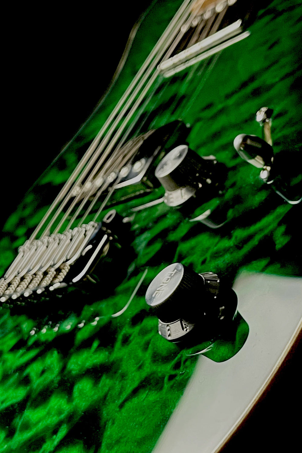 Carneglia Sublime Quilted Top Electric Guitar with Ebony Fretboard - Green Burst with Lambo Matte back